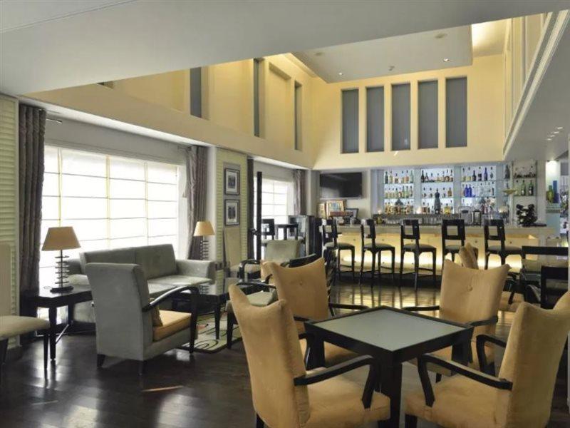 Hotel Park Plaza Gurgaon Exterior foto The bar at the hotel