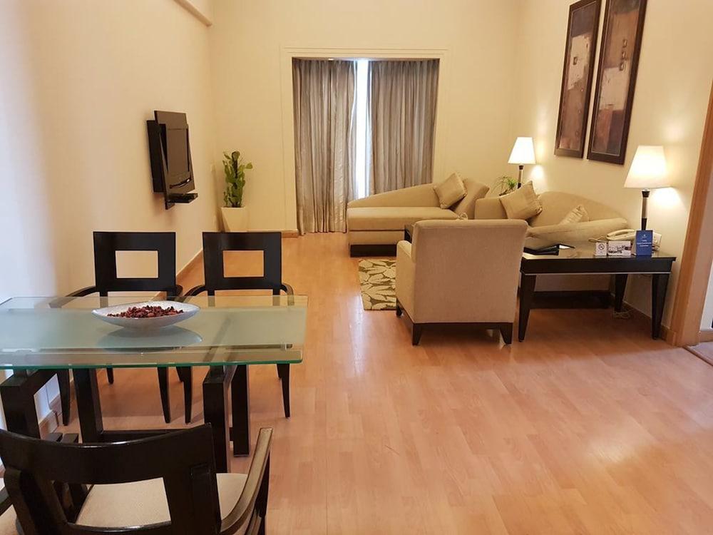 Hotel Park Plaza Gurgaon Exterior foto A living room in a serviced apartment in Mumbai, India