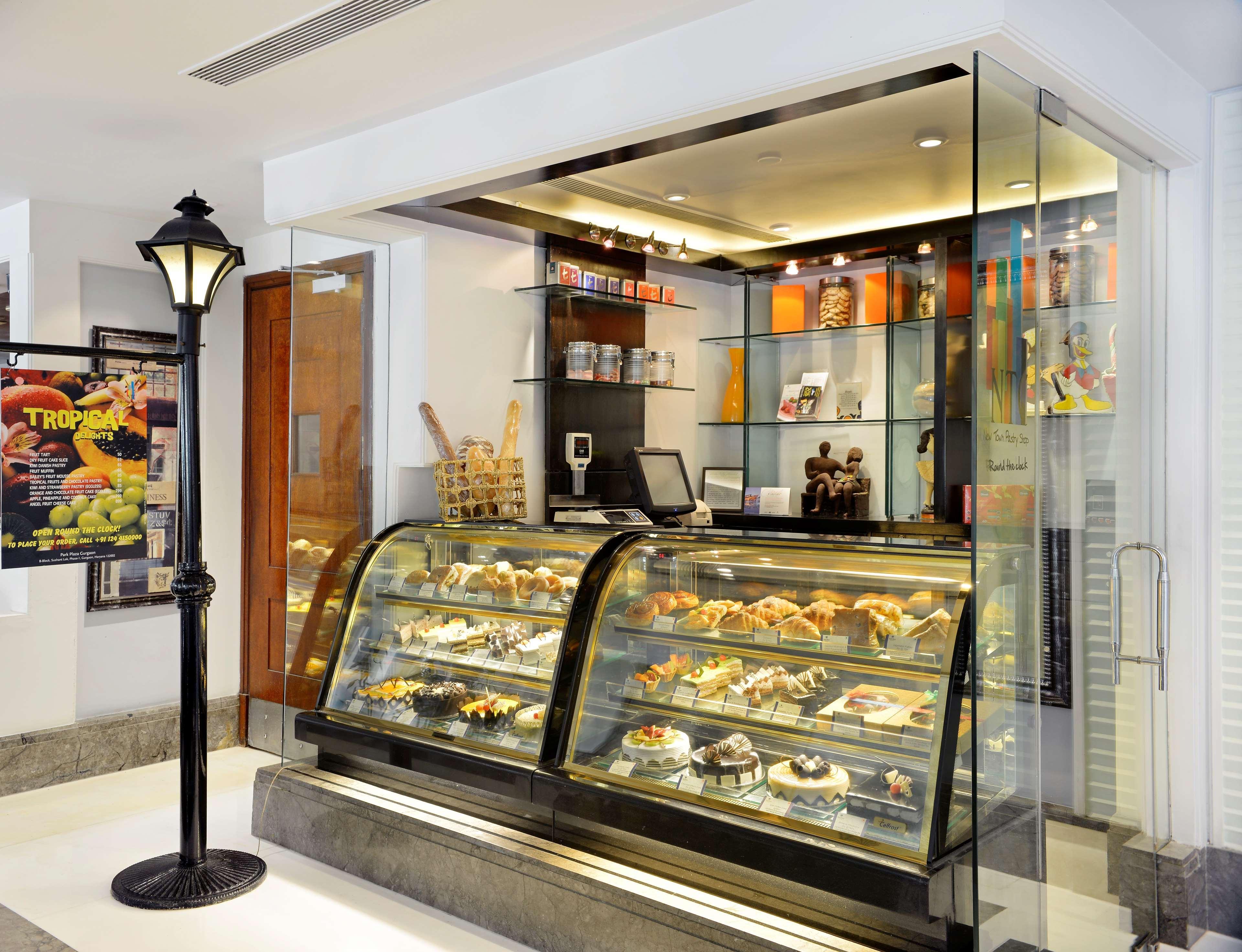 Hotel Park Plaza Gurgaon Restaurant foto A pastry shop in India