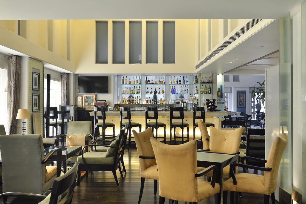 Hotel Park Plaza Gurgaon Exterior foto The bar at the hotel