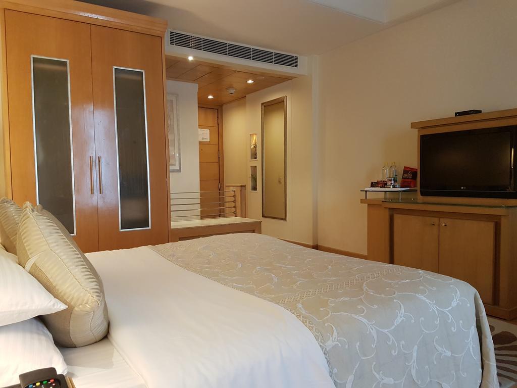 Hotel Park Plaza Gurgaon Exterior foto A room at the Taj Mahal Palace